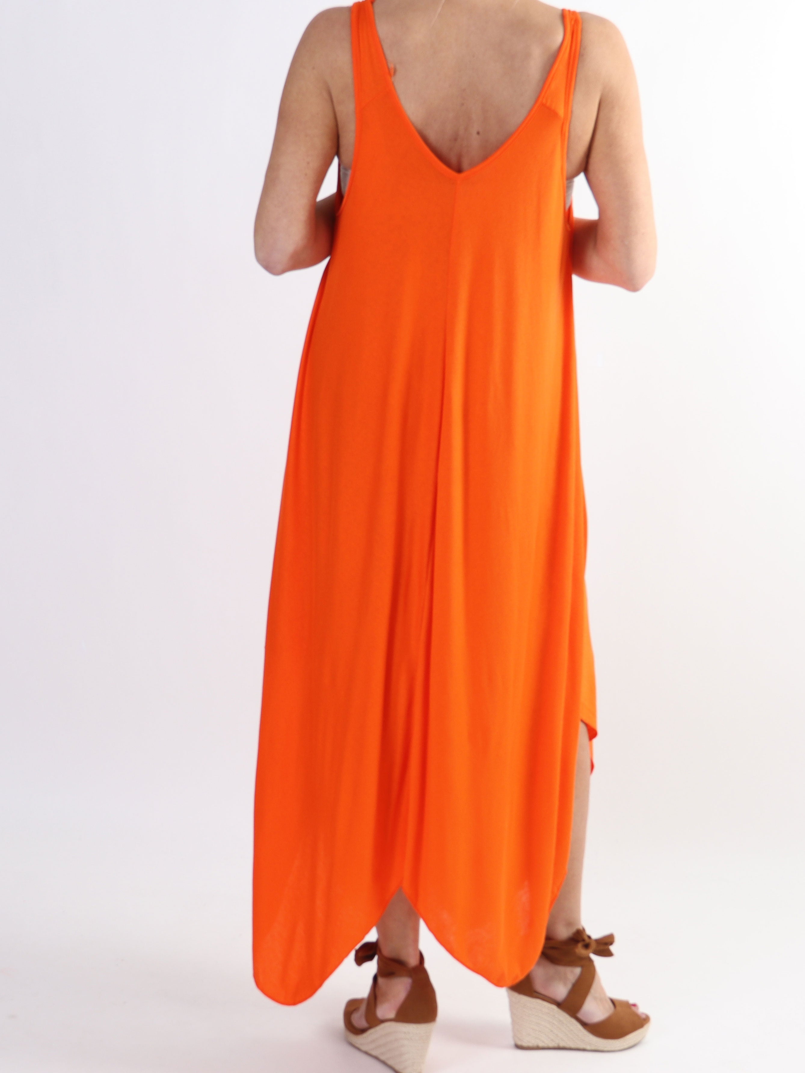 Veronica - Solid klänning i stora storlekar med breda axelband